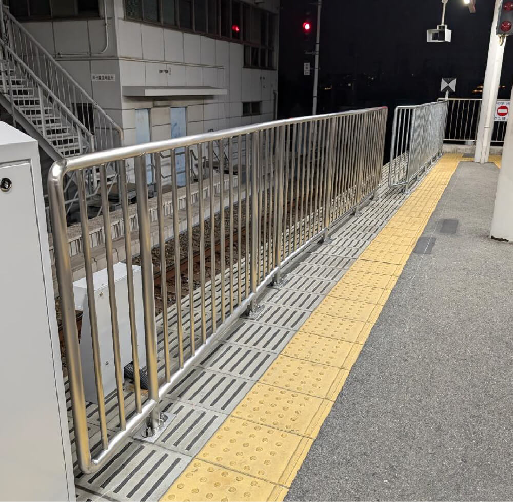 駅ホーム転落防止柵